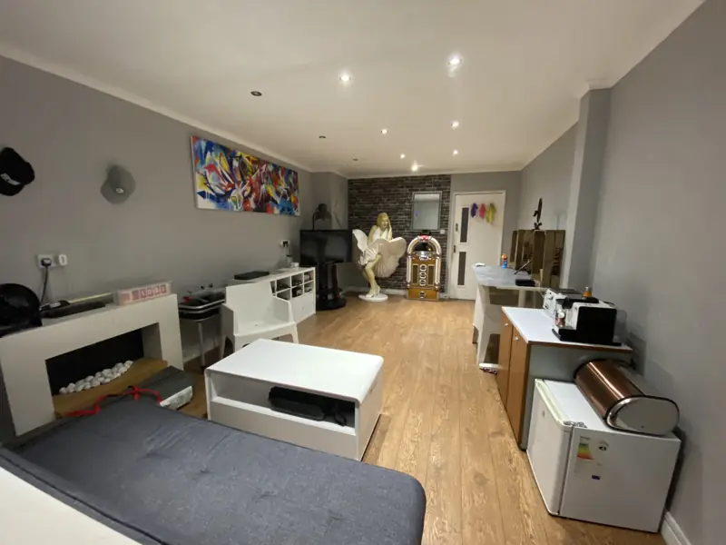Furnished studio room